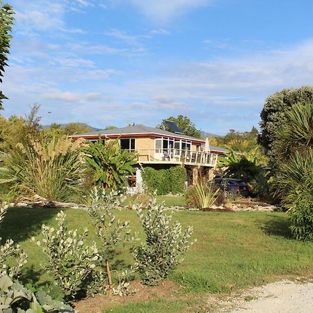 Labyrinth Gardens Guest House تاكاكا المظهر الخارجي الصورة